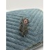 Broche Pena Elegante com Pedra Vermelha
