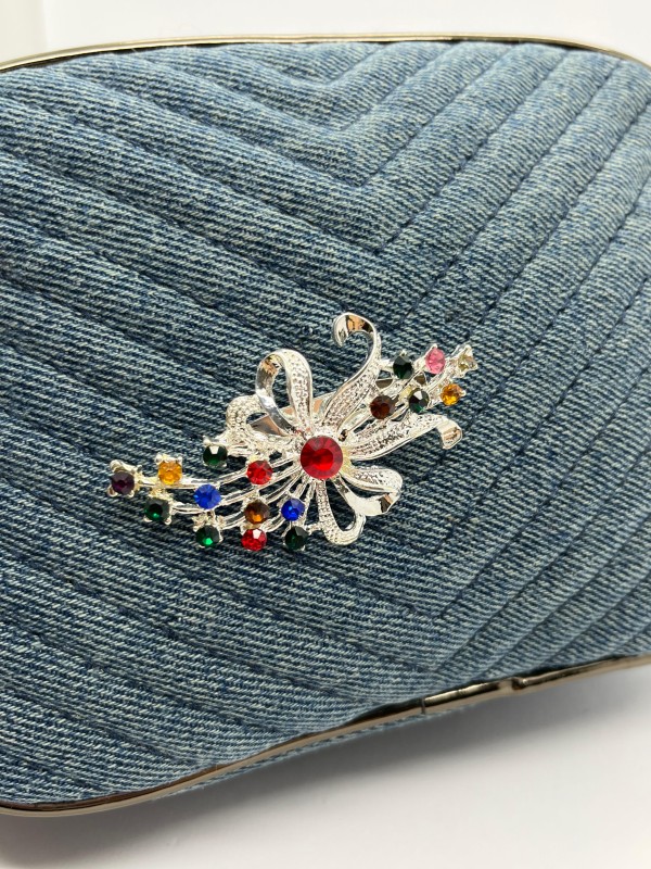 Broche Elegante com Pedrarias Coloridas